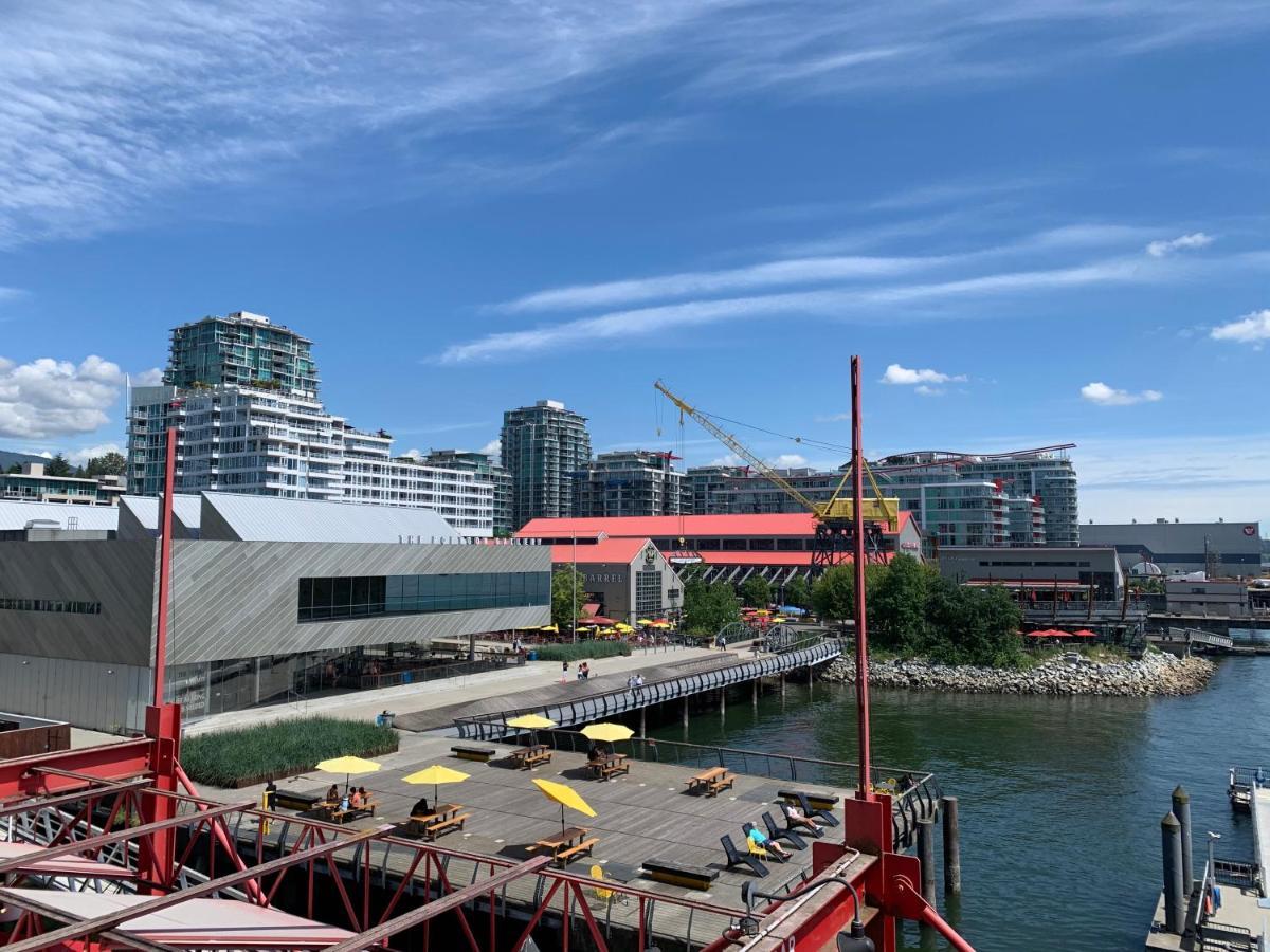 The Lonsdale Quay Hotel North Vancouver Dış mekan fotoğraf